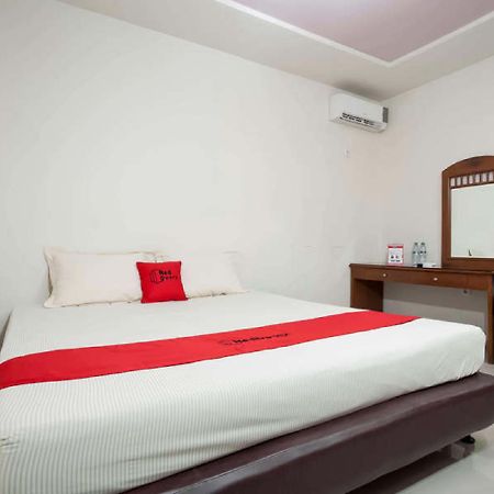 เรดดอร์ซ แอต ปังลิมา สุดีร์มาน สุราบายา Hotel ภายนอก รูปภาพ