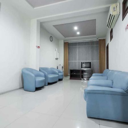 เรดดอร์ซ แอต ปังลิมา สุดีร์มาน สุราบายา Hotel ภายนอก รูปภาพ