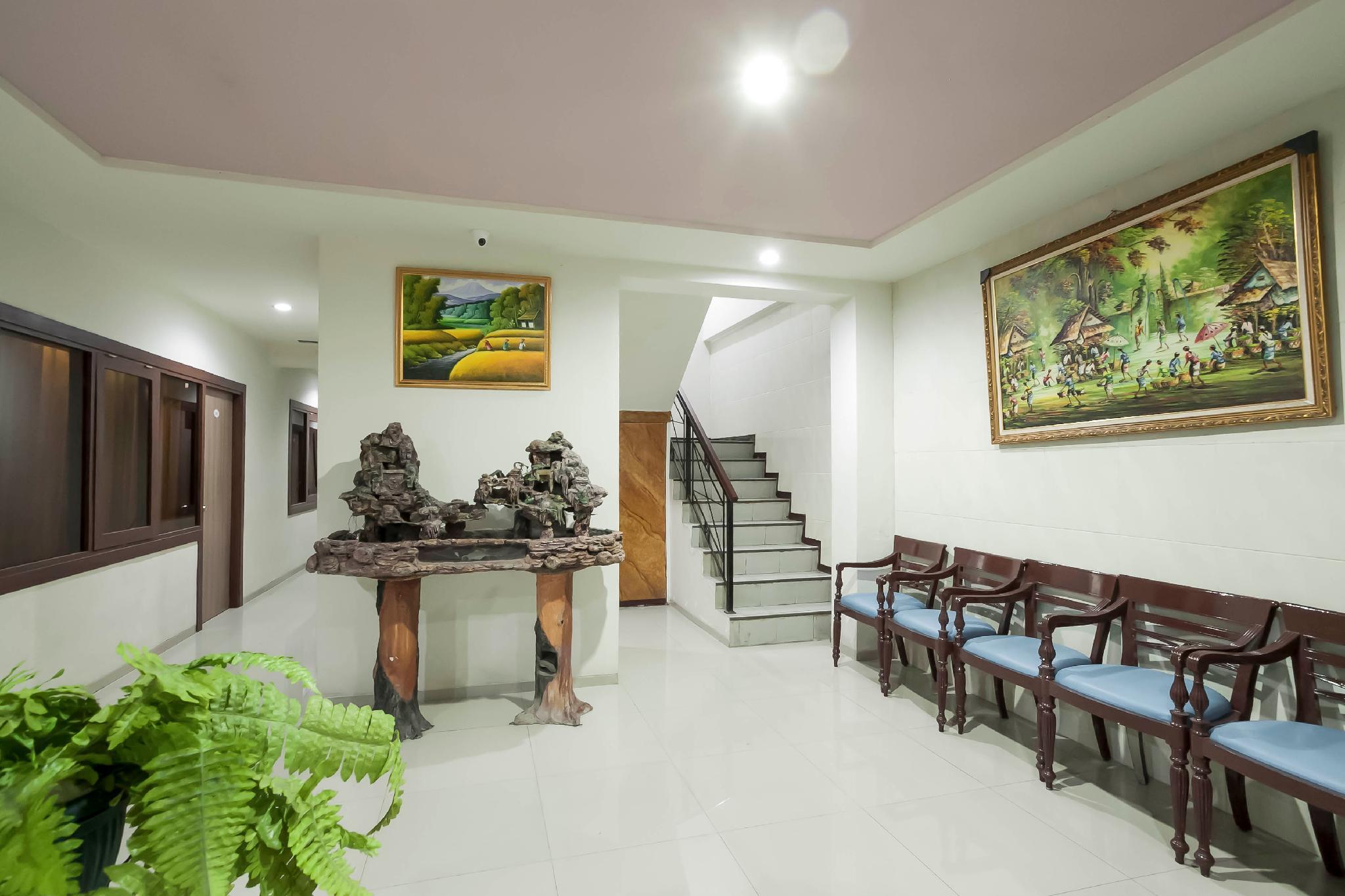 เรดดอร์ซ แอต ปังลิมา สุดีร์มาน สุราบายา Hotel ภายนอก รูปภาพ