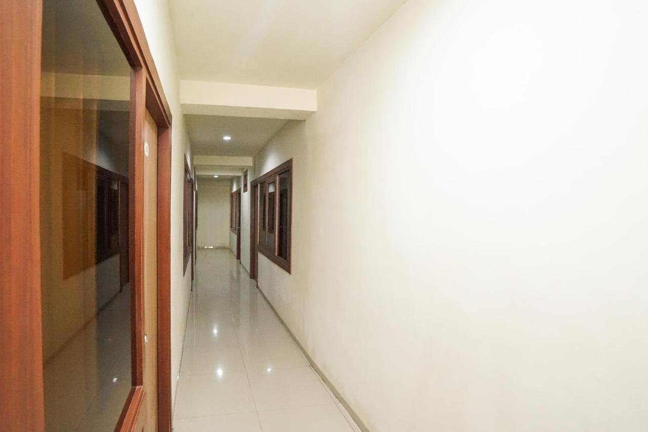 เรดดอร์ซ แอต ปังลิมา สุดีร์มาน สุราบายา Hotel ภายนอก รูปภาพ
