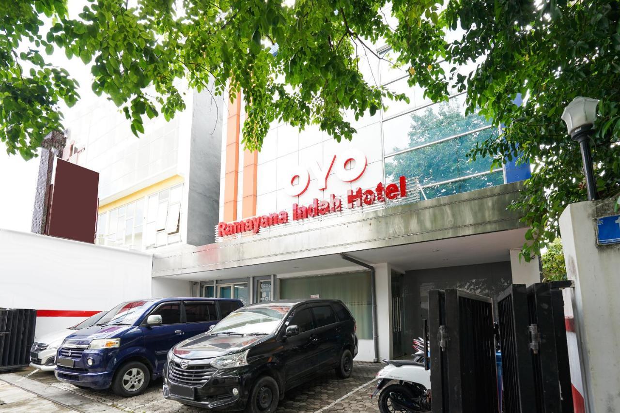 เรดดอร์ซ แอต ปังลิมา สุดีร์มาน สุราบายา Hotel ภายนอก รูปภาพ