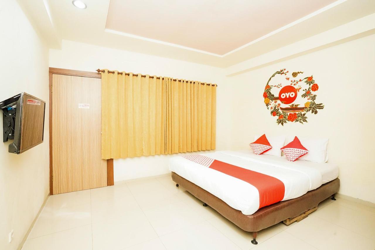 เรดดอร์ซ แอต ปังลิมา สุดีร์มาน สุราบายา Hotel ภายนอก รูปภาพ