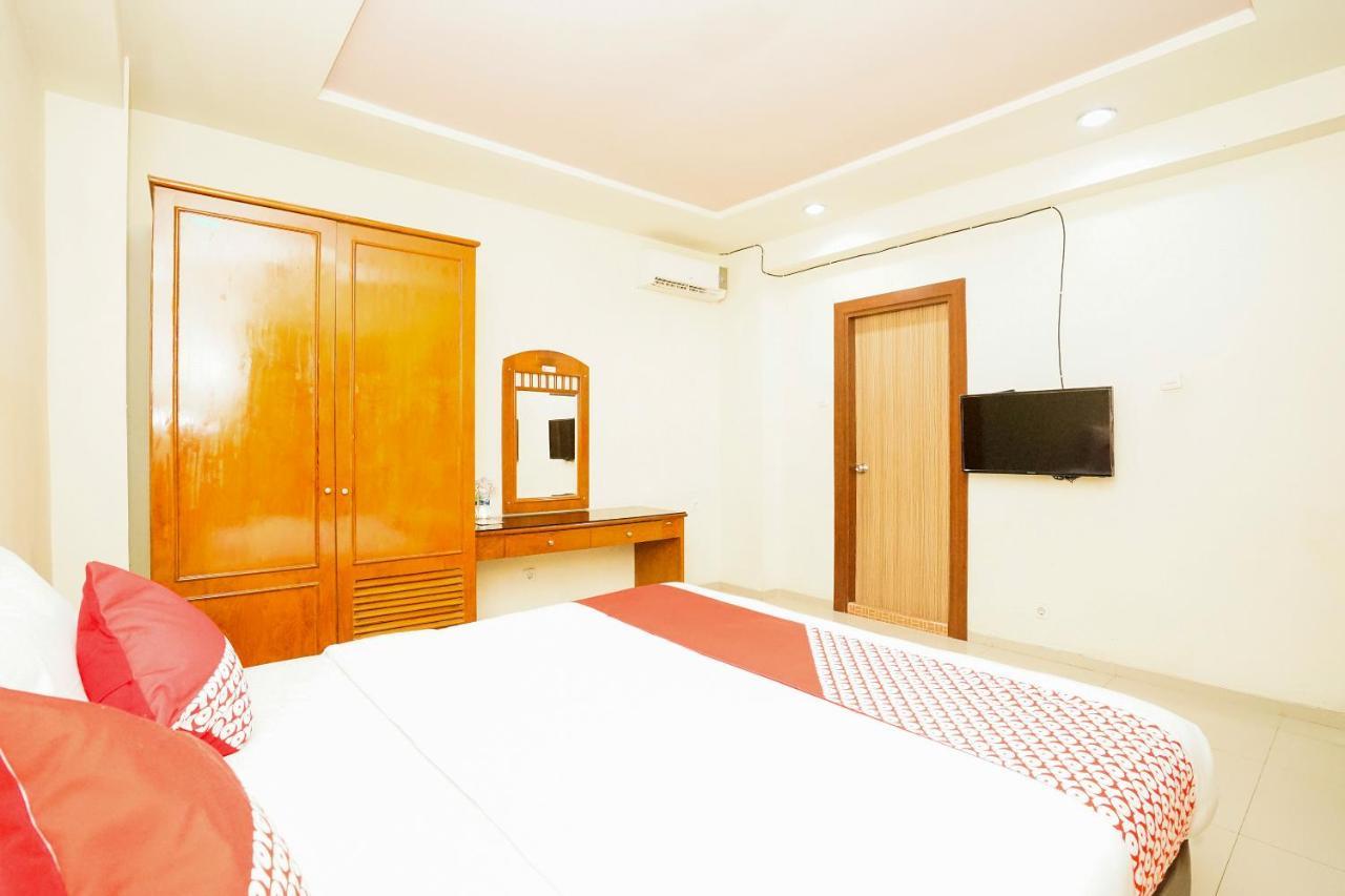 เรดดอร์ซ แอต ปังลิมา สุดีร์มาน สุราบายา Hotel ภายนอก รูปภาพ