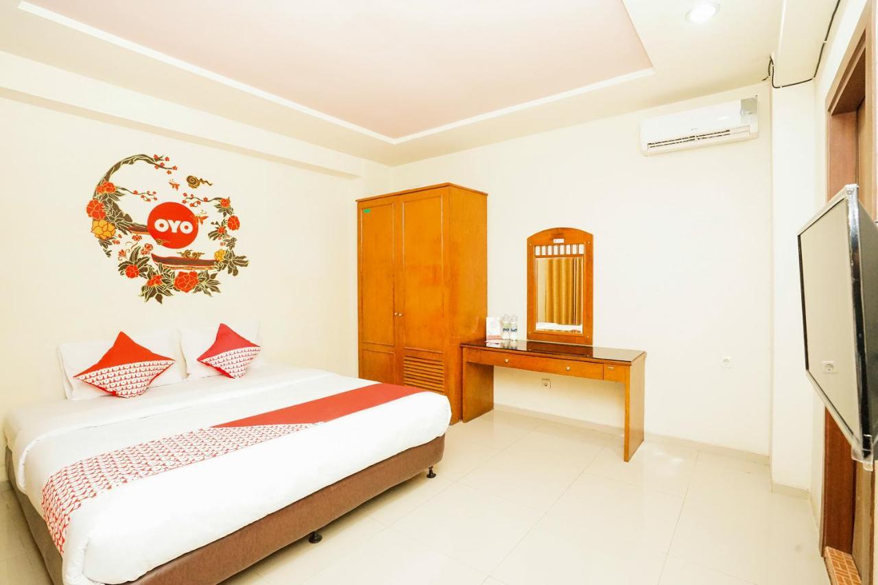 เรดดอร์ซ แอต ปังลิมา สุดีร์มาน สุราบายา Hotel ภายนอก รูปภาพ