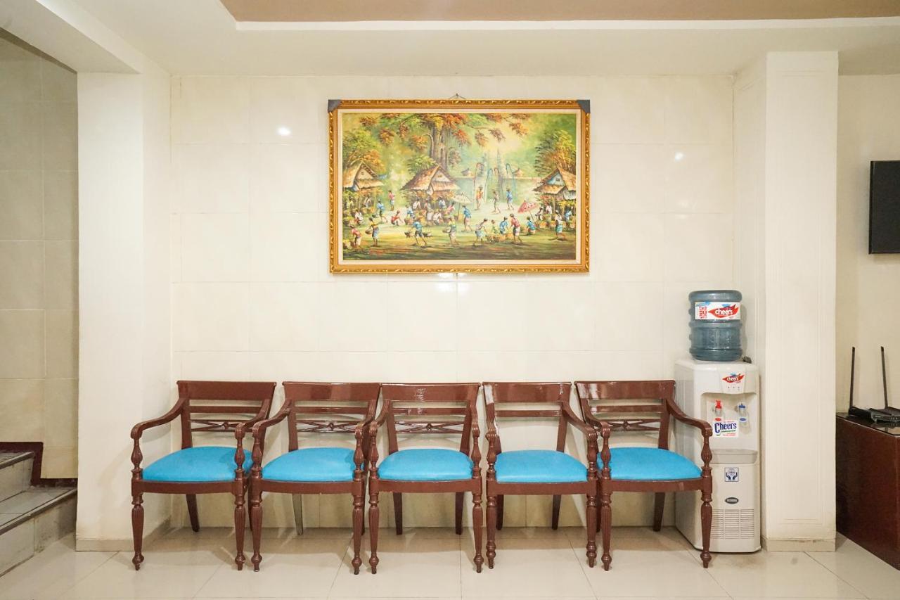 เรดดอร์ซ แอต ปังลิมา สุดีร์มาน สุราบายา Hotel ภายนอก รูปภาพ