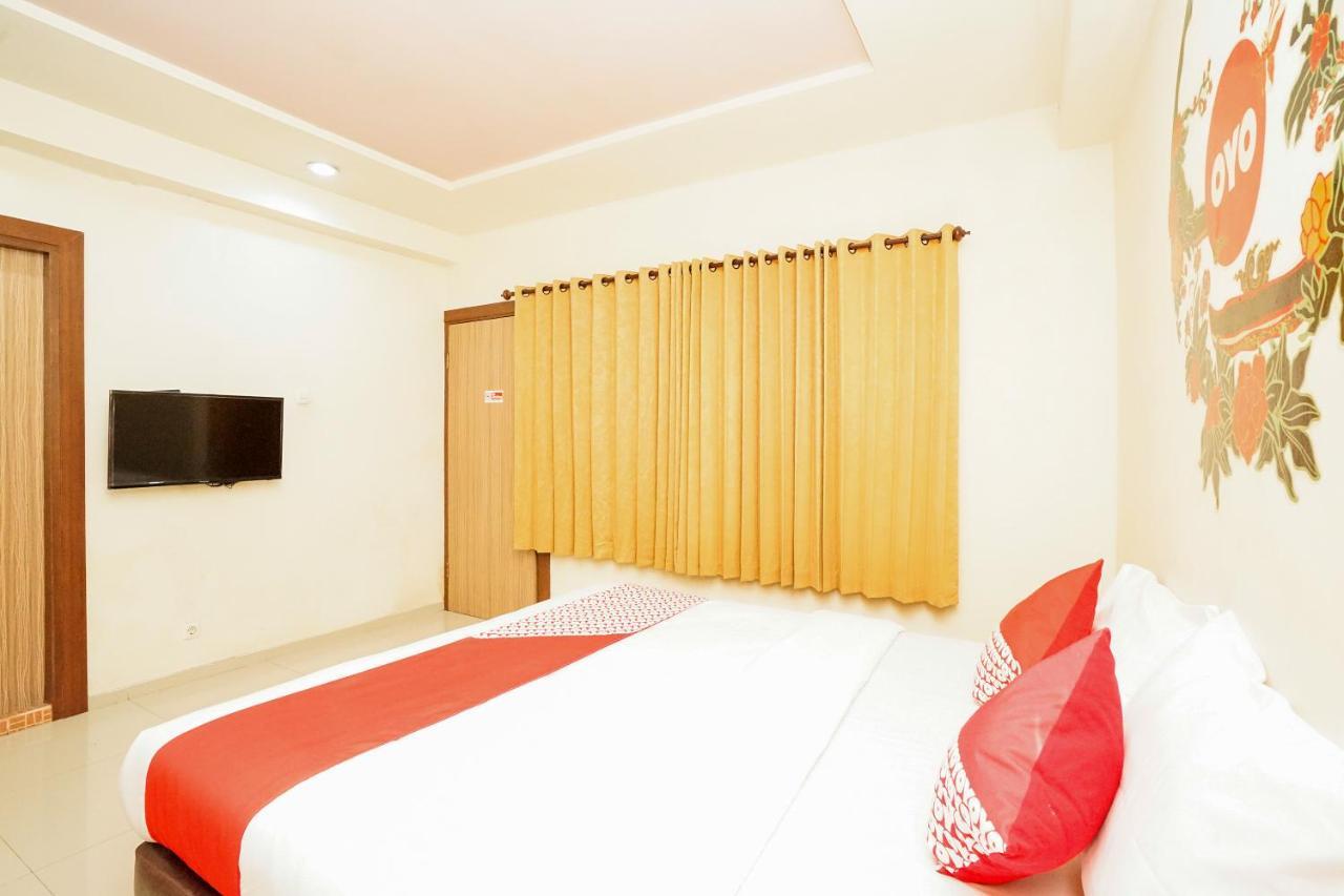 เรดดอร์ซ แอต ปังลิมา สุดีร์มาน สุราบายา Hotel ภายนอก รูปภาพ