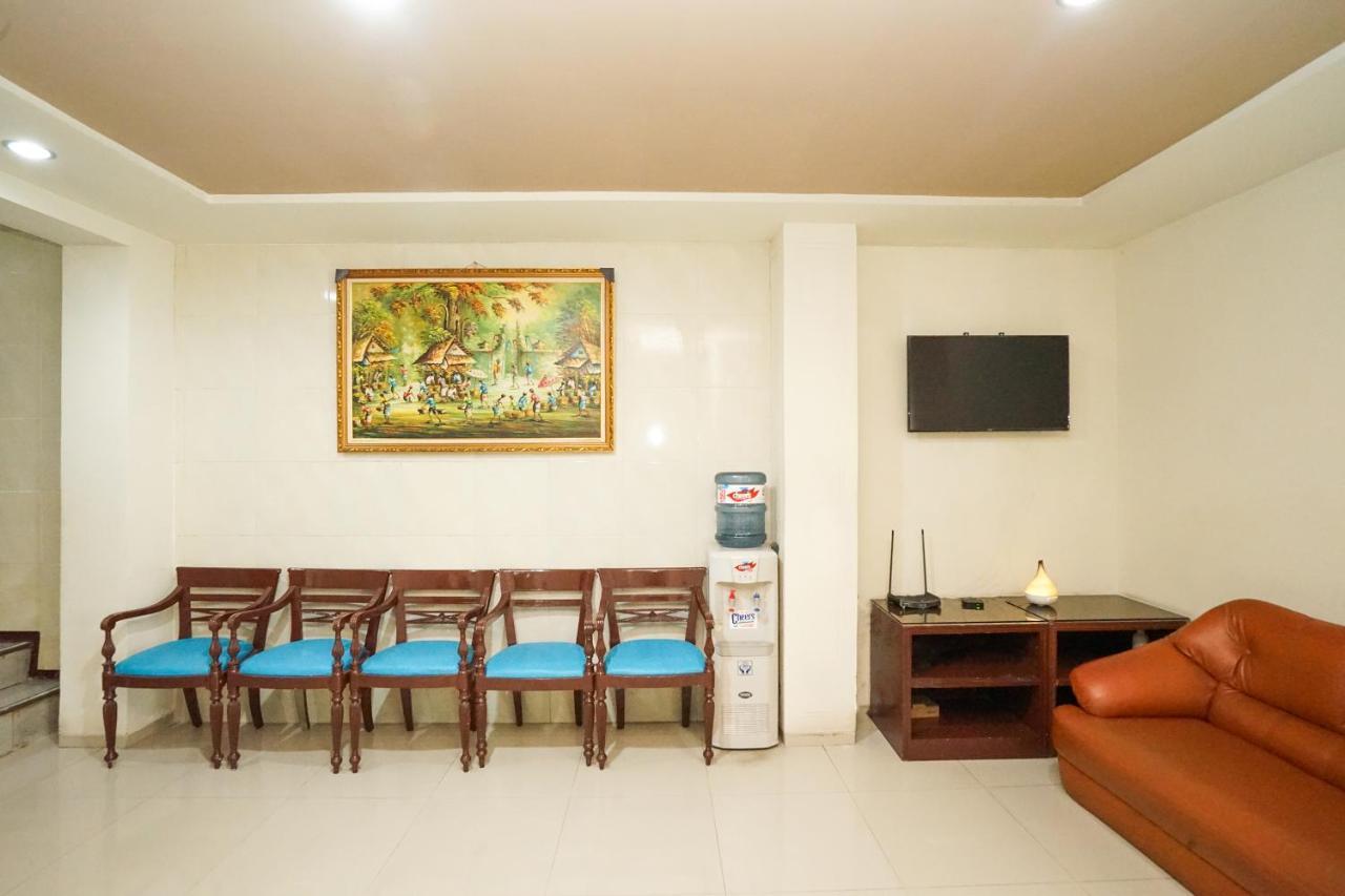 เรดดอร์ซ แอต ปังลิมา สุดีร์มาน สุราบายา Hotel ภายนอก รูปภาพ
