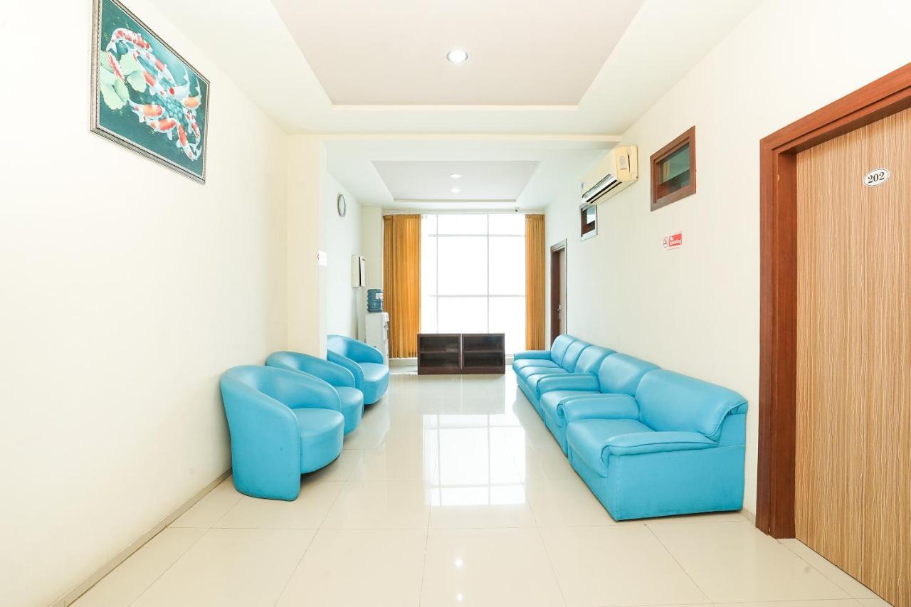 เรดดอร์ซ แอต ปังลิมา สุดีร์มาน สุราบายา Hotel ภายนอก รูปภาพ