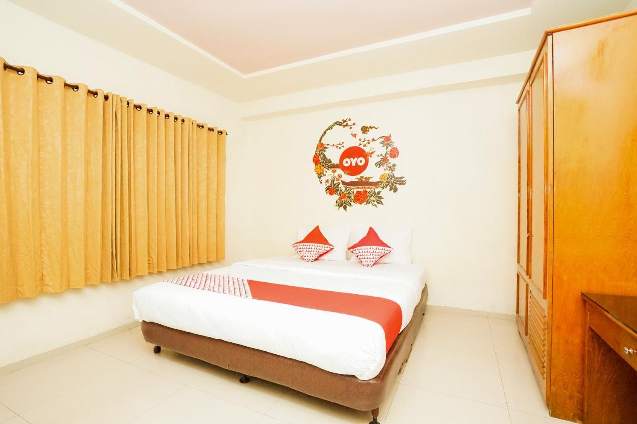 เรดดอร์ซ แอต ปังลิมา สุดีร์มาน สุราบายา Hotel ภายนอก รูปภาพ