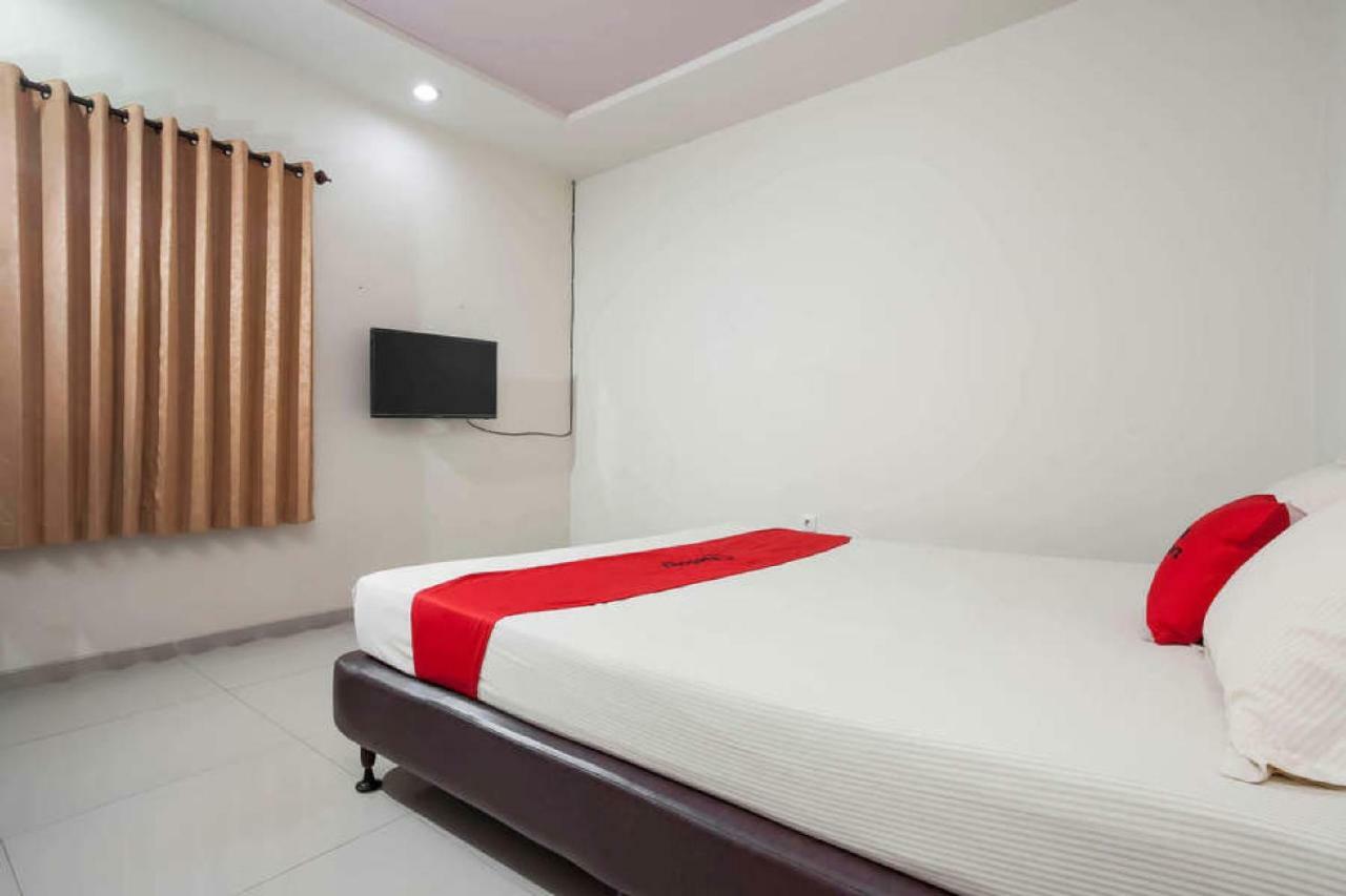 เรดดอร์ซ แอต ปังลิมา สุดีร์มาน สุราบายา Hotel ภายนอก รูปภาพ