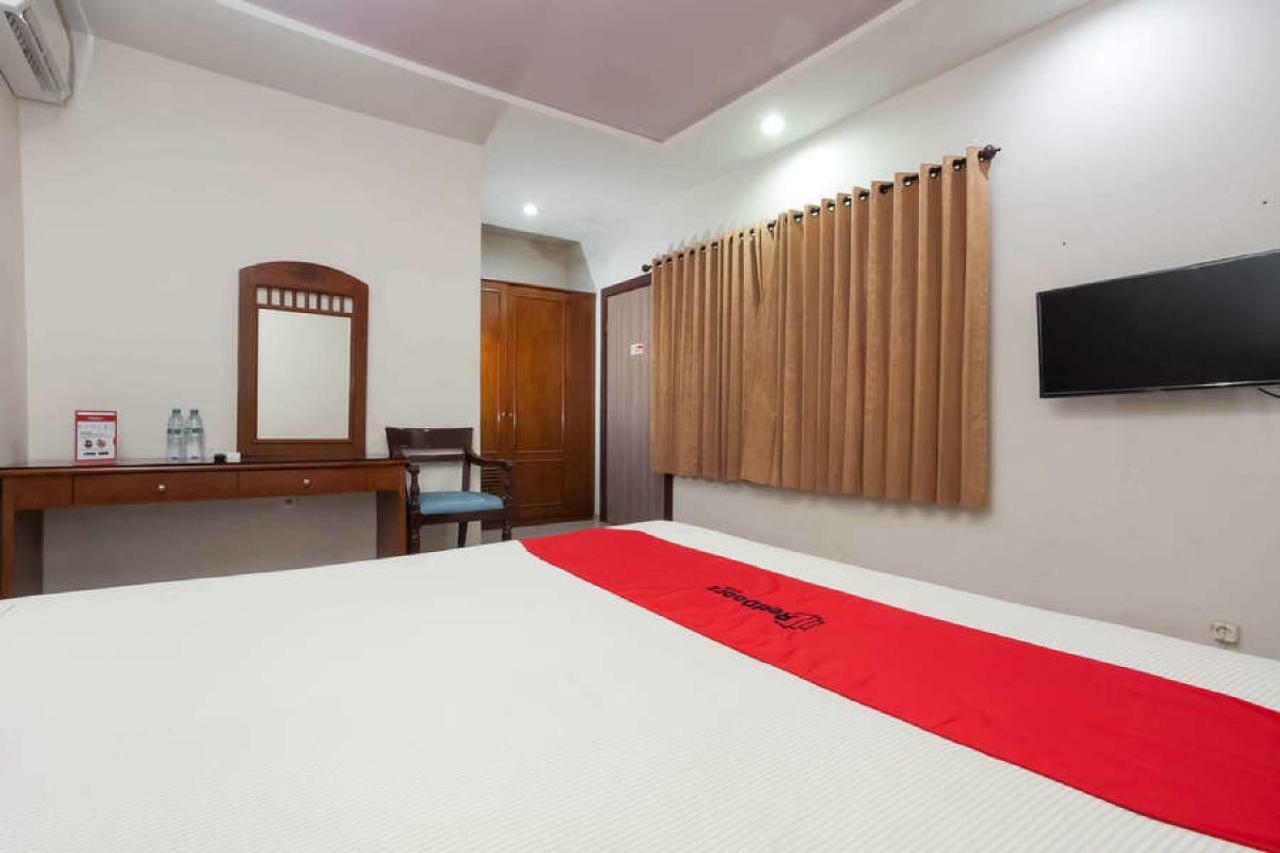 เรดดอร์ซ แอต ปังลิมา สุดีร์มาน สุราบายา Hotel ภายนอก รูปภาพ